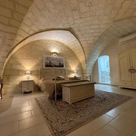 Suite Cavour Luxury Home Таранто Экстерьер фото